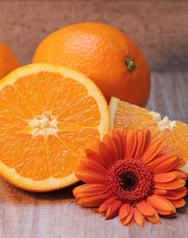 fresh-oranges-with-orange-daisy